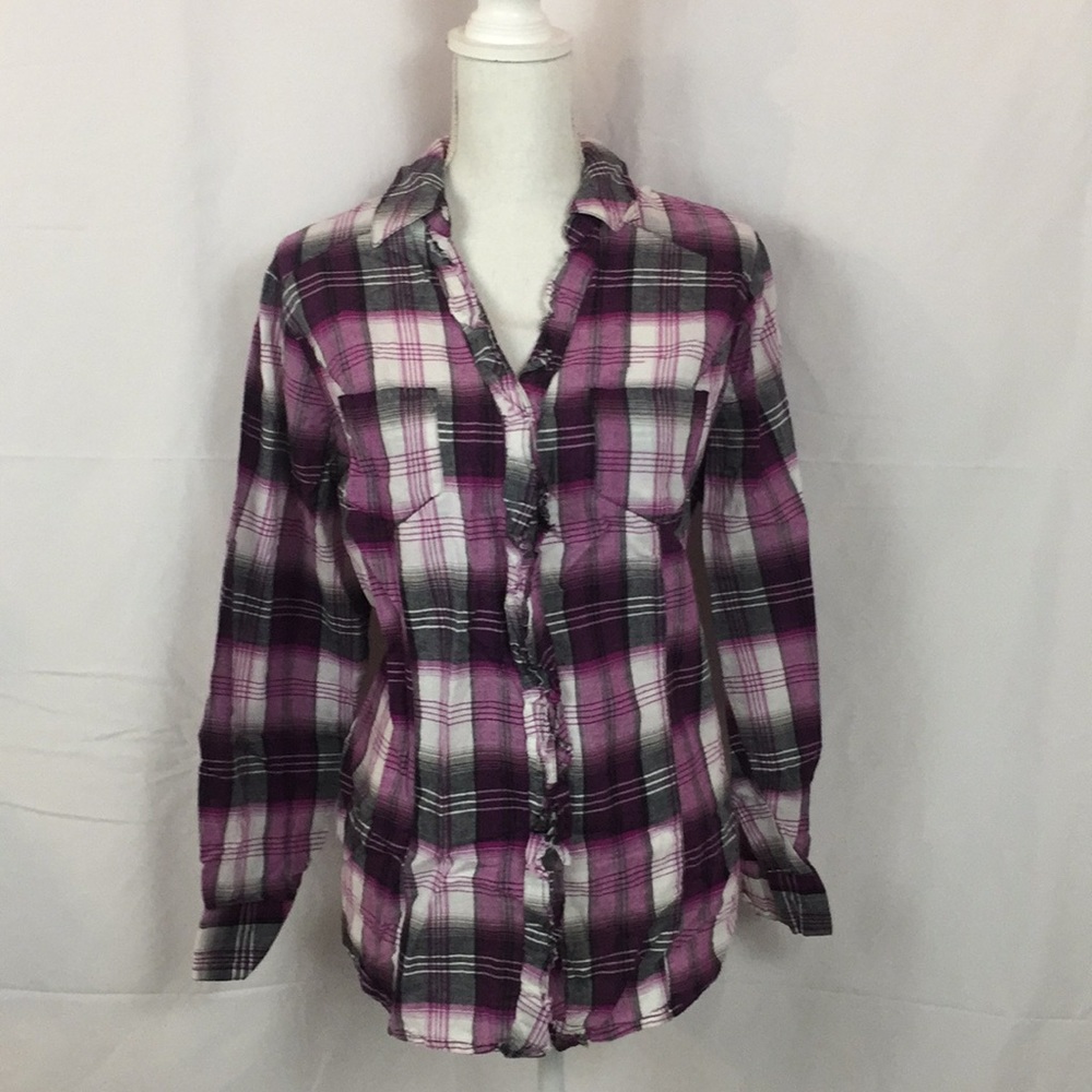 Long sleeve plaid button down.